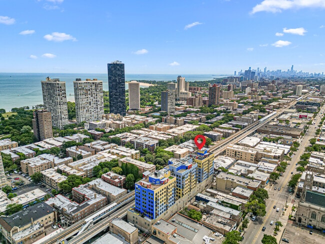 Building Photo - 1122 W Catalpa Ave Unit 703