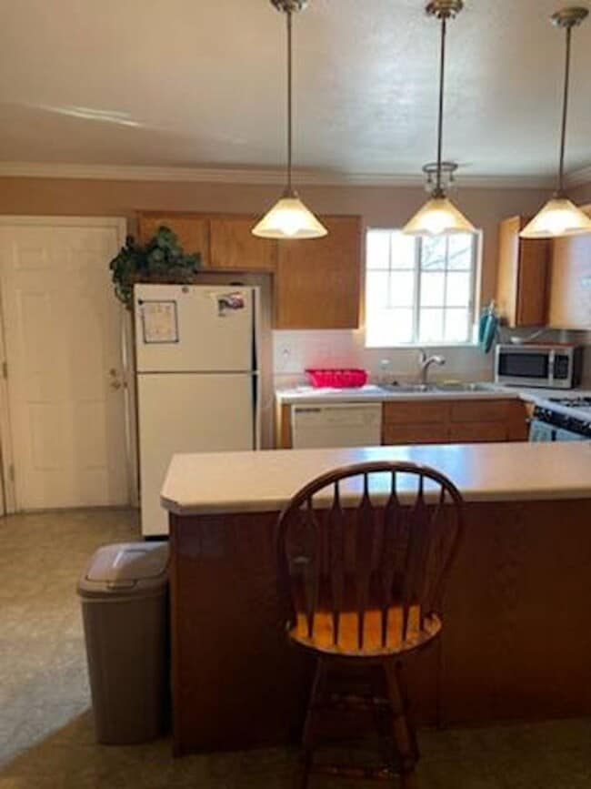 Photo - 2 Bed - 1.5 bath - Townhouse Living