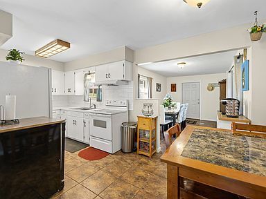 Photo - 3 bedroom, 2 bathroom 2,256 sqft home in a quiet Spearfish neighborhood!