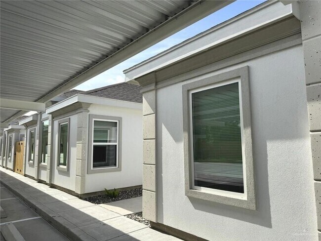 Building Photo - 740 N Alamo Rd Unit 19 Rental