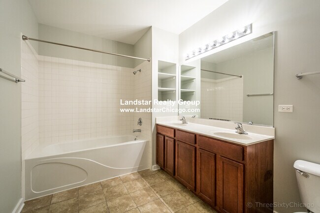 Photo - 3963 W Belmont Ave Unidad 334