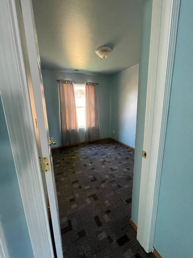 Building Photo - 1207 S 18th Ave Unit 1 Rental
