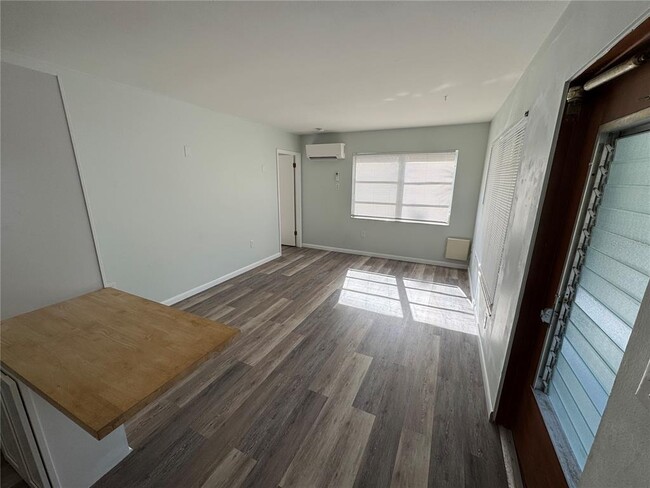 215 Park Blvd S