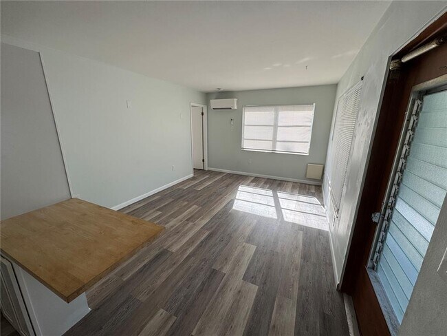 Photo - 215 Park Blvd S