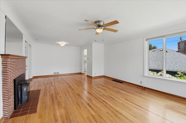 Photo - 3bd/2ba Seattle Home