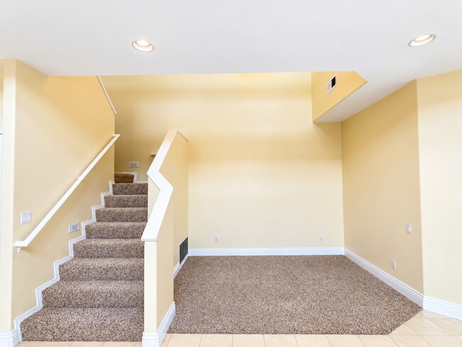 935 S Flintridge Way