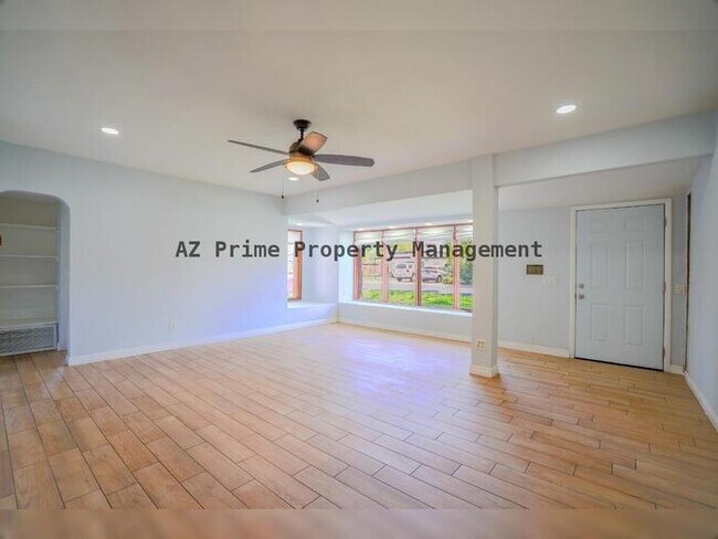 Photo - 506 W 11th St