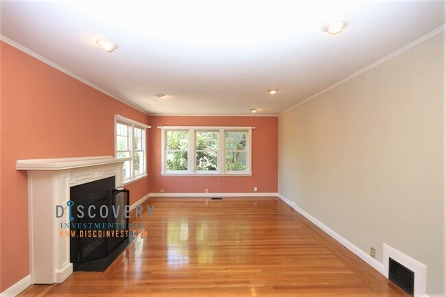 Photo - Piedmont Home with Bedroom Suite and Enclosed Yard