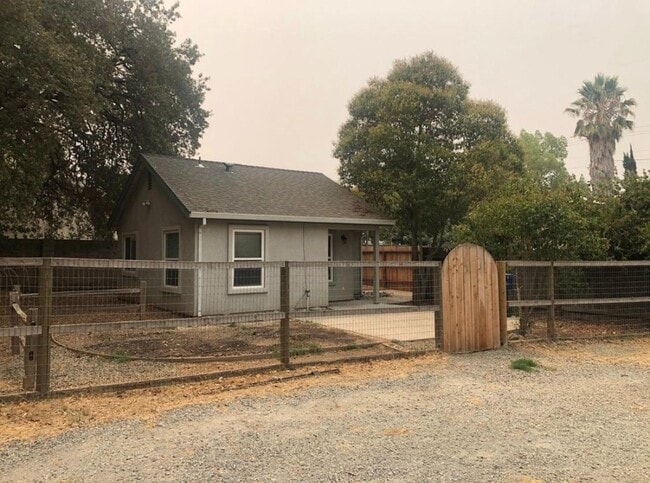 Building Photo - 2920 Walnut Ave Rental