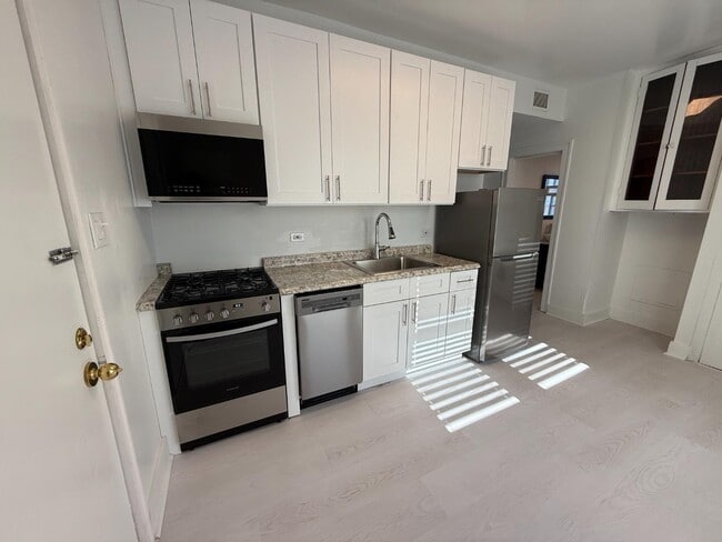 Building Photo - 3451 W Parker Ave