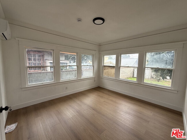 Photo - 4501 S Budlong Ave