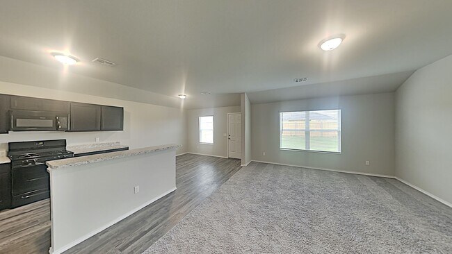 Photo - Very Nice 4 Bedroom 2 Bath Home in Yukon S...