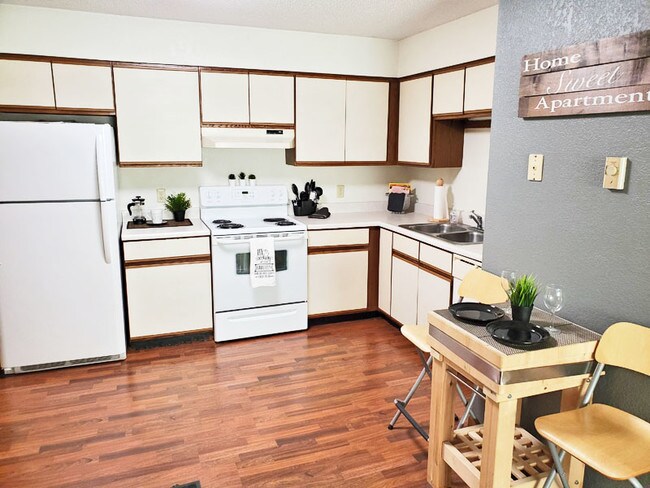 Highland North 4 Bd - Kitchen