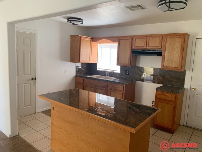 1501 Sheila St