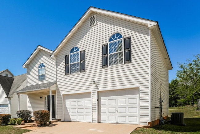 Photo - 225 Hazelhurst Dr