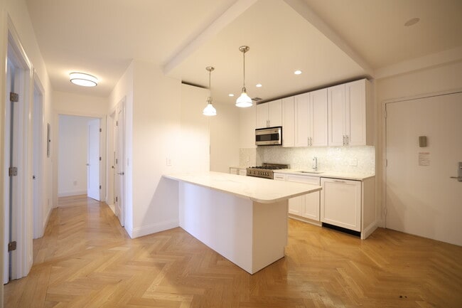 Photo - Lexington Towers