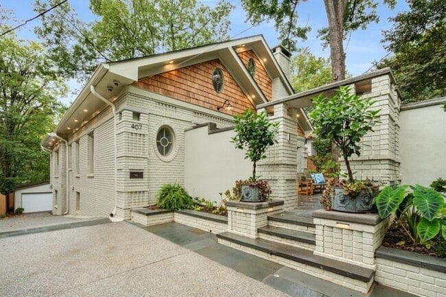 Building Photo - 407 8th St NE