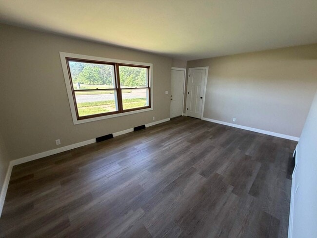 Photo - 652 W MacArthur Ave Unit 652 W MacArthur Ave
