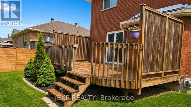Photo - 157 Livingstone St W