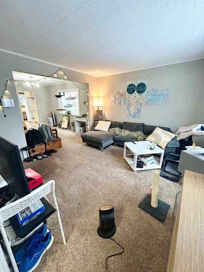 Photo - AVAILABLE FEBRUARY 1 BED 1 BATH W/ View of Lift Bridge ! Unidad 1213 1/2 (right upper)