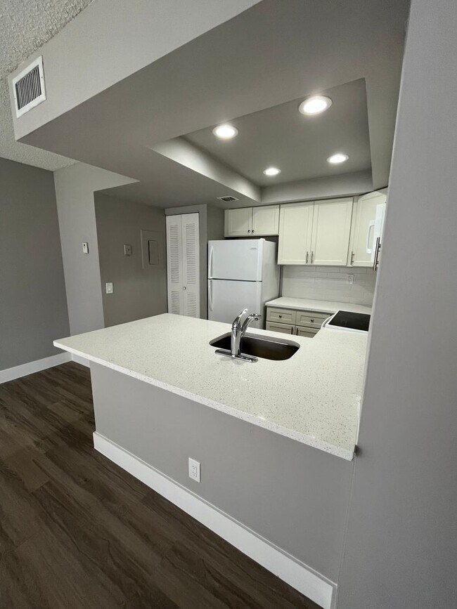 Photo - 752 Executive Center Dr Unit 28