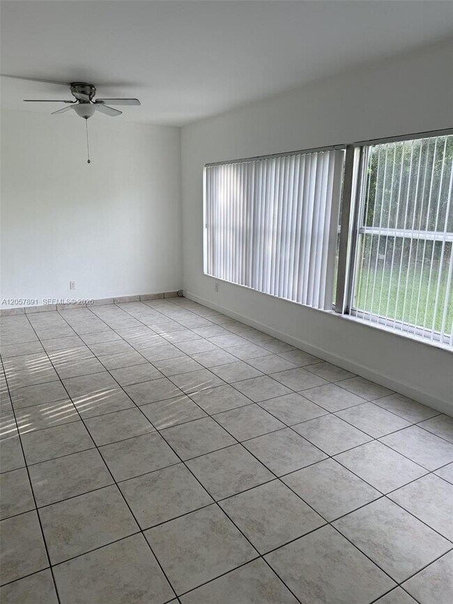 4855 University Dr Unit 4855