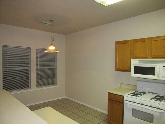 Photo - 2847 Southampton Way