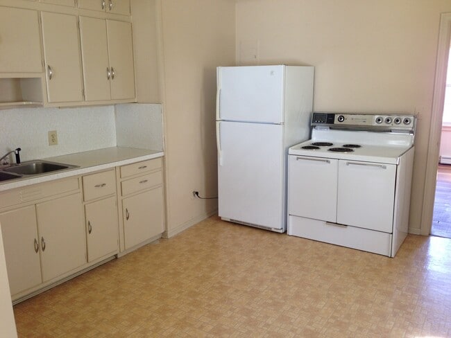 Photo - 2 BR House w/ Detached Garage, within 2 miles of UNC-Greensboro