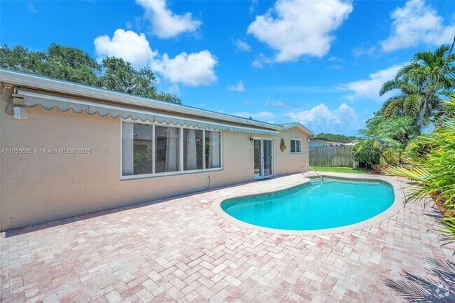 Building Photo - 9200 SW 54th St Rental