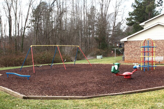 ¡Área de juegos para niños - Rama Woods Apartments