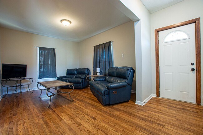 Photo - Cute 3 Bedroom / 1 Bath Home in Fremont!