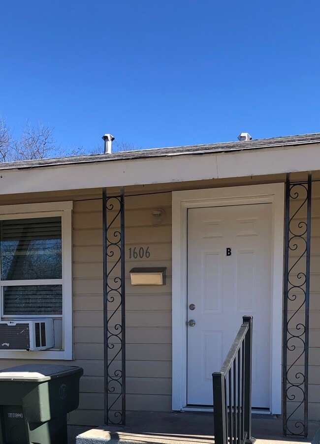 Building Photo - Mulford Multi Family