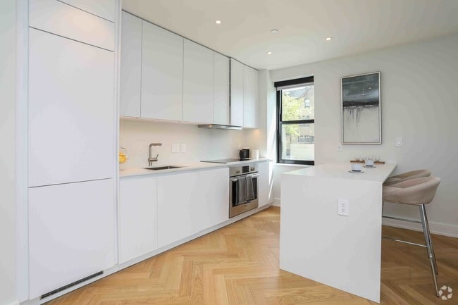 1BR, 1BA - 824 SF