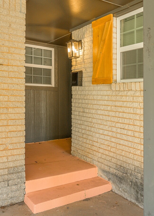 Photo - 2525 SE 47th St