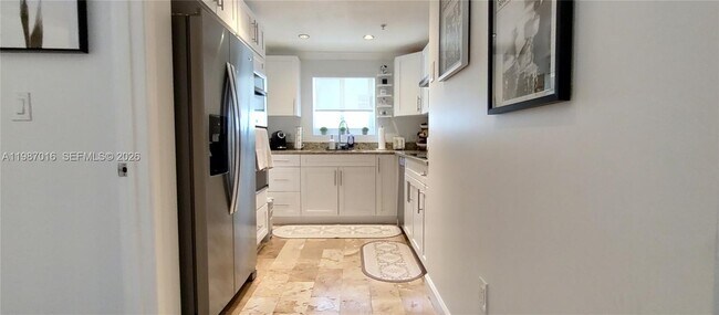 Photo - 170 SE 14th St Unidad 2805