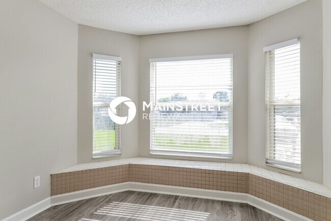 Photo - 3 Bedroom Pet-Friendly Home in Bradenton, FL with Main Street Renewal