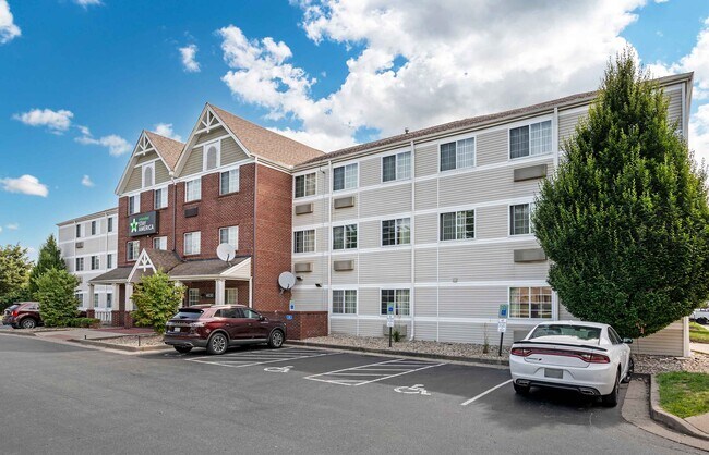Furnished Studio-Cincinnati - Blue Ash -Reed Hartman