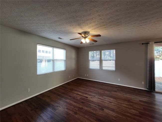 Photo - 402 Chatooga Ln