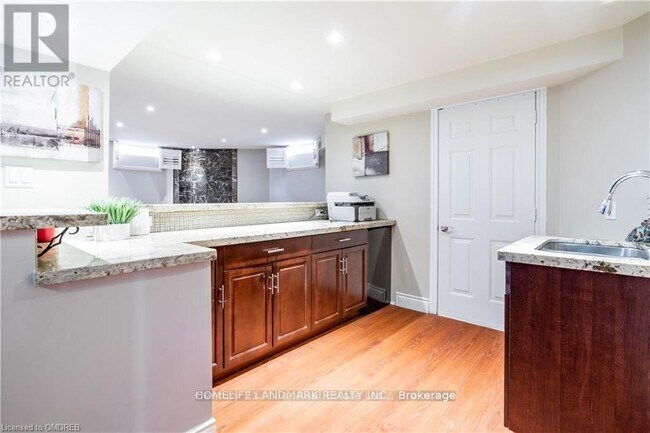 Photo - 2384 Parkglen Ave