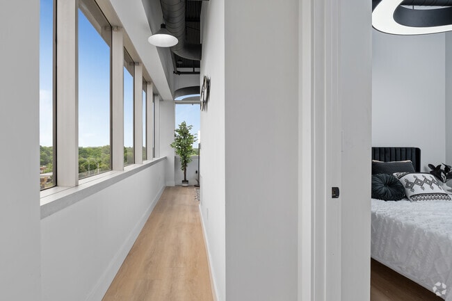 1BR, 1BA - 750SF - Living Space