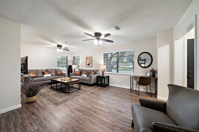 Photo - 1606 E Fayle Ave