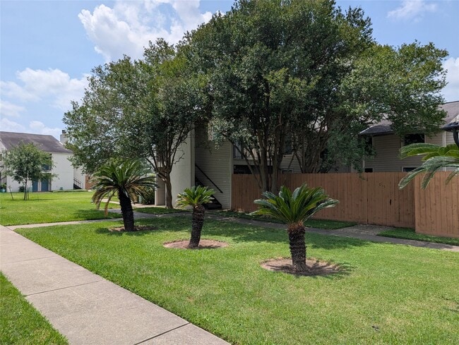 Building Photo - 6401 Deihl Rd Unit 103