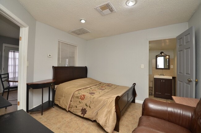 Photo - 13102 Richmond Ave.