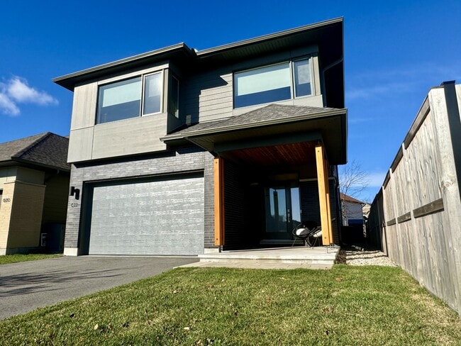 Photo - 622 Summerhill St