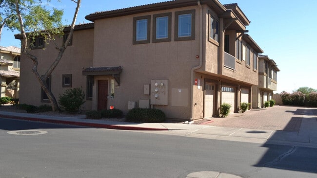 Building Photo - 1225 N 36th St Unit 2049