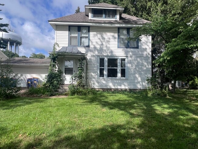 Building Photo - Two Bedroom Duplex - Located just Outside ... Rental