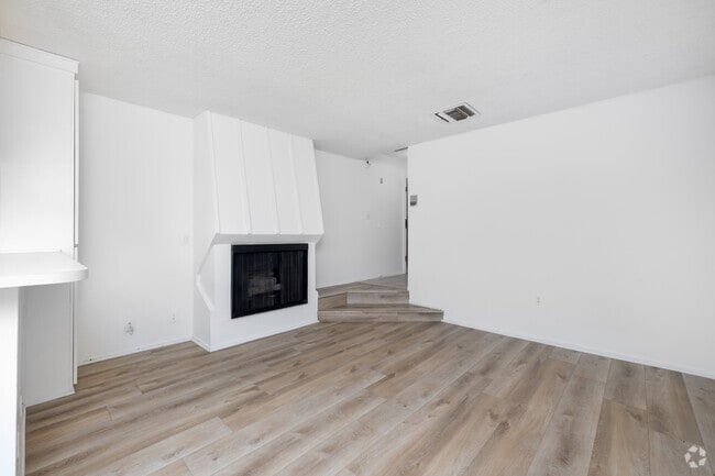 1BD, 1BA - 563SF - Living Room