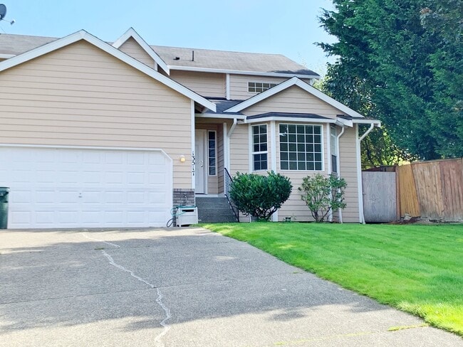 Building Photo - Bright and airy 4 bed!