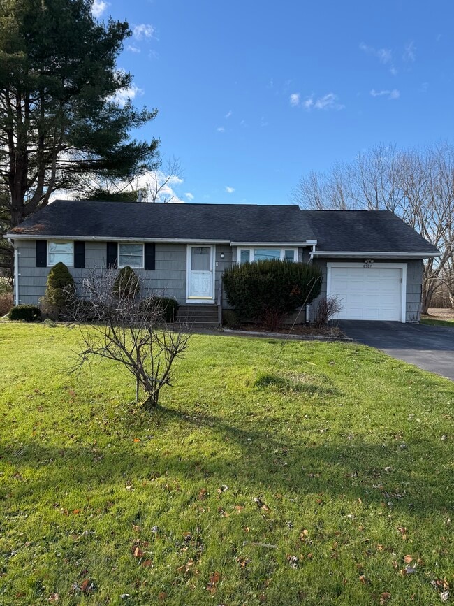 Photo - 8587 Caughdenoy Rd