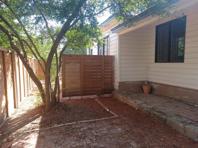 Photo - 2808 Windsor Rd